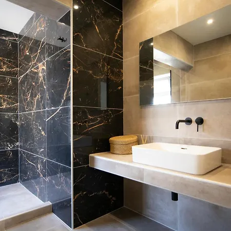 Апартаменти Mairyloy Luxury